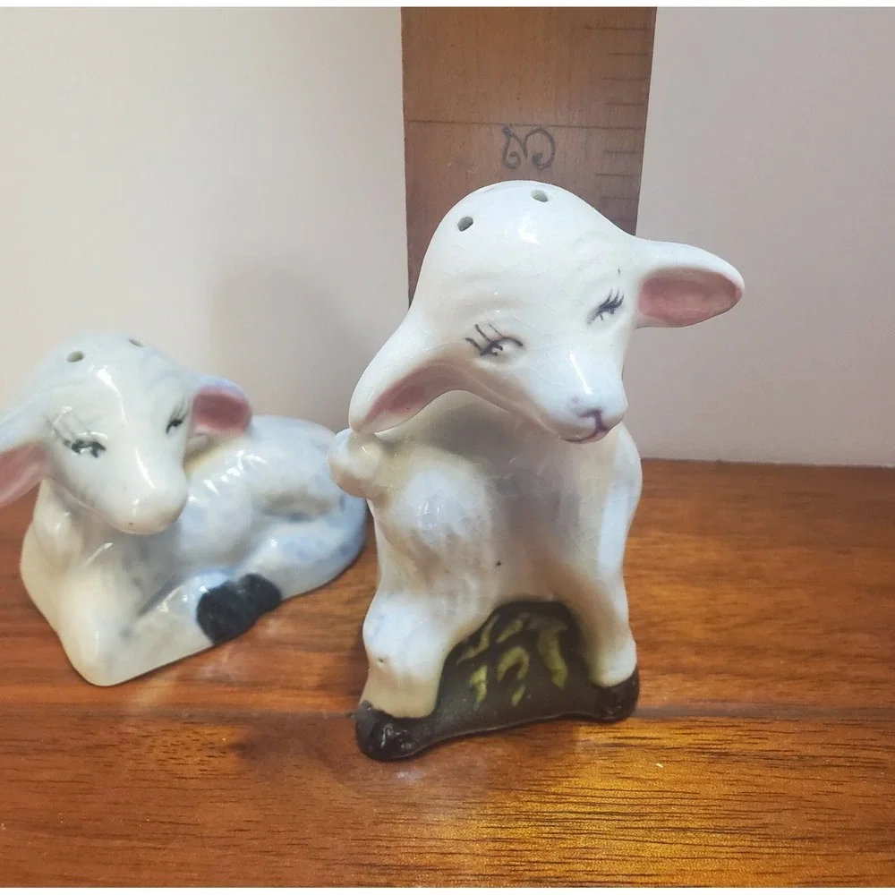 Vintage salt and‎ pepper shakers lambs